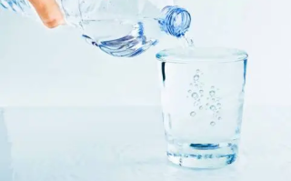 中小学生禁止饮用纯净水什么意思