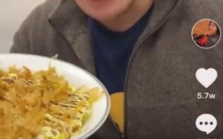 《抖音》起来搞点夜点心778是什么梗