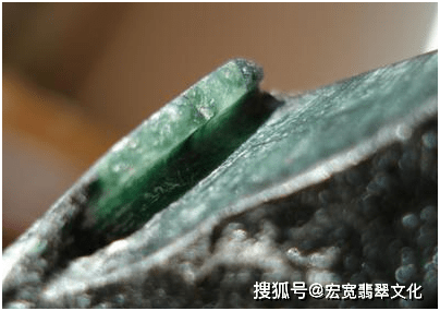 翡翠原石只有缅甸(缅甸8大著名翡翠场区原石特征集合(二))-第10张图片-阔酒网