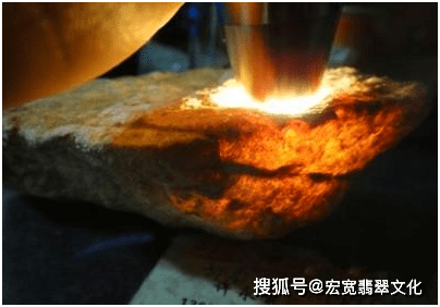 翡翠原石只有缅甸(缅甸8大著名翡翠场区原石特征集合(二))-第13张图片-阔酒网