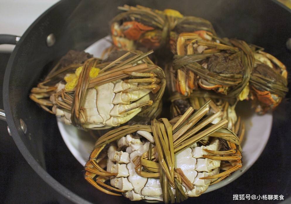 螃蟹要蒸多久才能蒸熟?牢记4个时间,蒸好的螃蟹味道鲜美-第4张图片-阔酒网 螃蟹要蒸多久才能蒸熟?牢记4个时间,蒸好的螃蟹味道鲜美-第4张图片-阔酒网